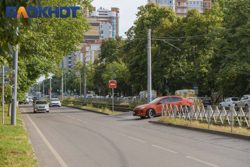 На улице Московской в Краснодаре запустили беспилотник: полиция проверяет информацию