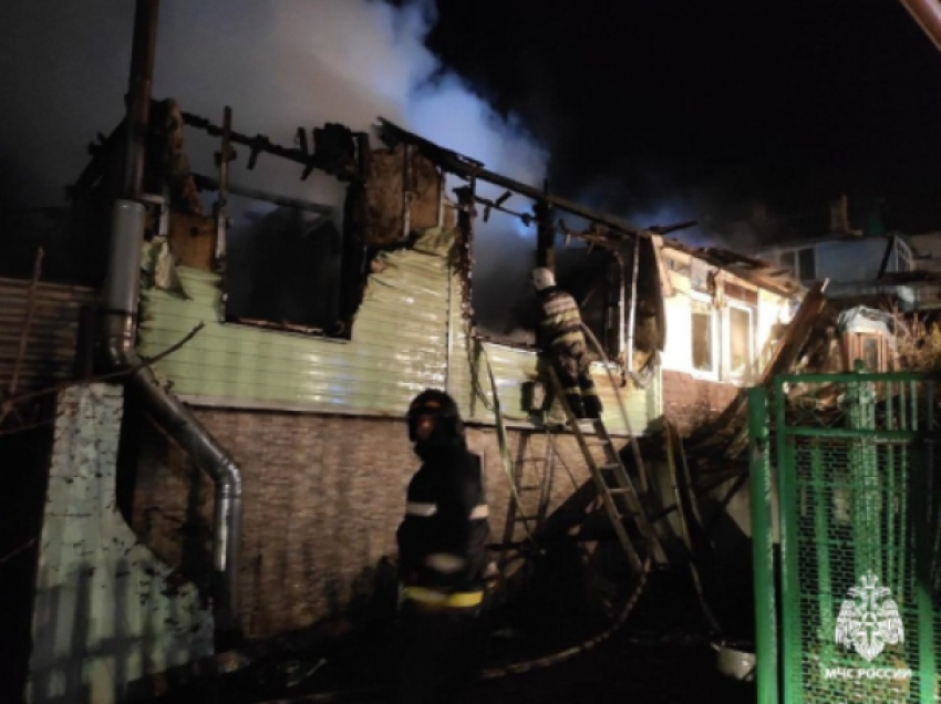 Три человека погибли при пожаре в доме в Краснодарском крае