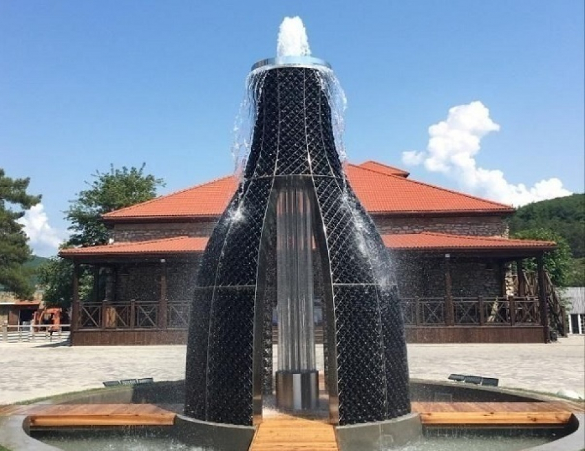 В Абрау-Дюрсо установят фонтан в виде бутылки шампанского   