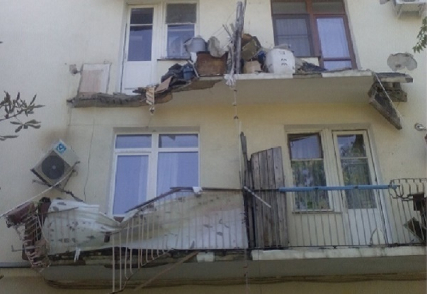 В Новороссийске произошло обрушение балкона в многоэтажке