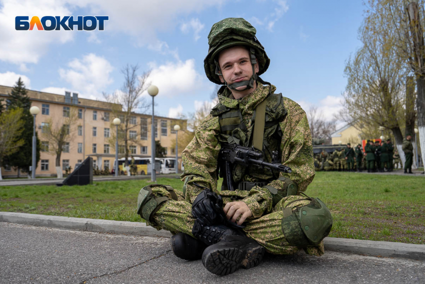 Краснодарцам объяснили законность вручения повесток на улицах города