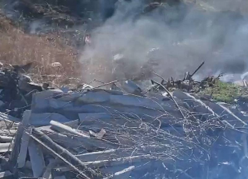 «Задыхались от чёрного дыма»: жители Краснодарского края показали свалку строительного мусора в карьере