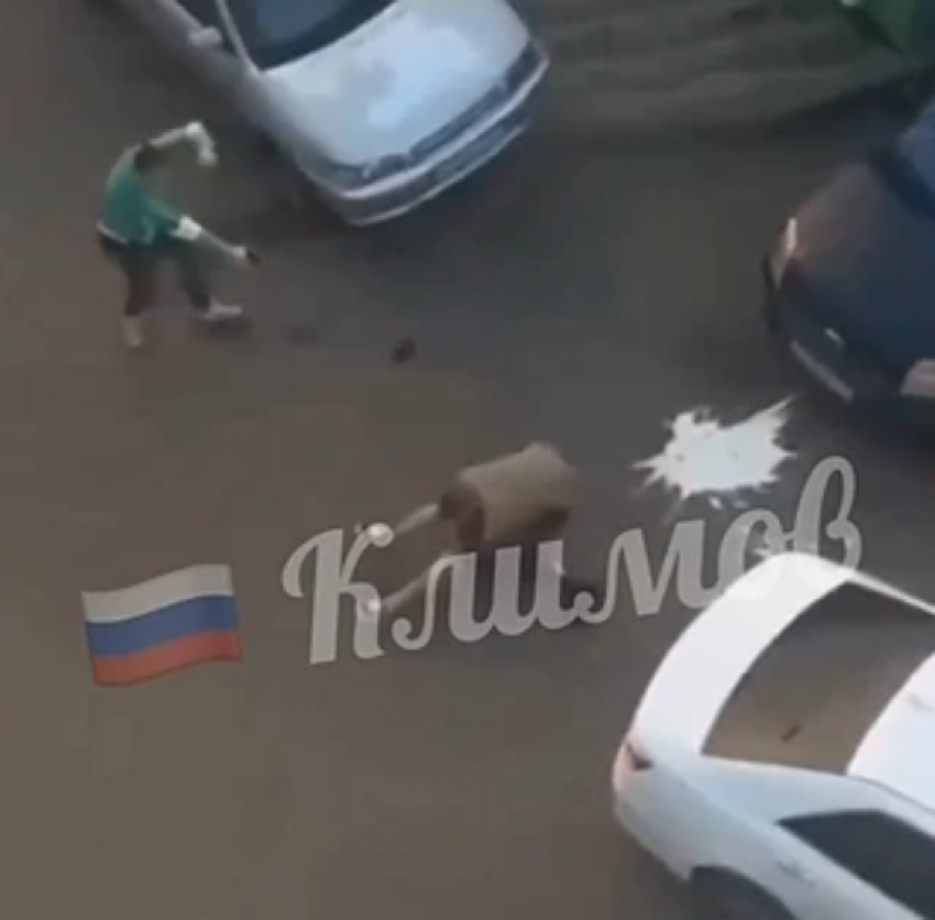 Разборки со стрельбой в поселке Краснодара попали на видео