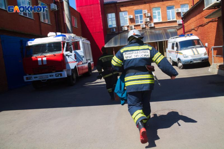  В Краснодаре загорелся долгострой и снова очаг был на крыше