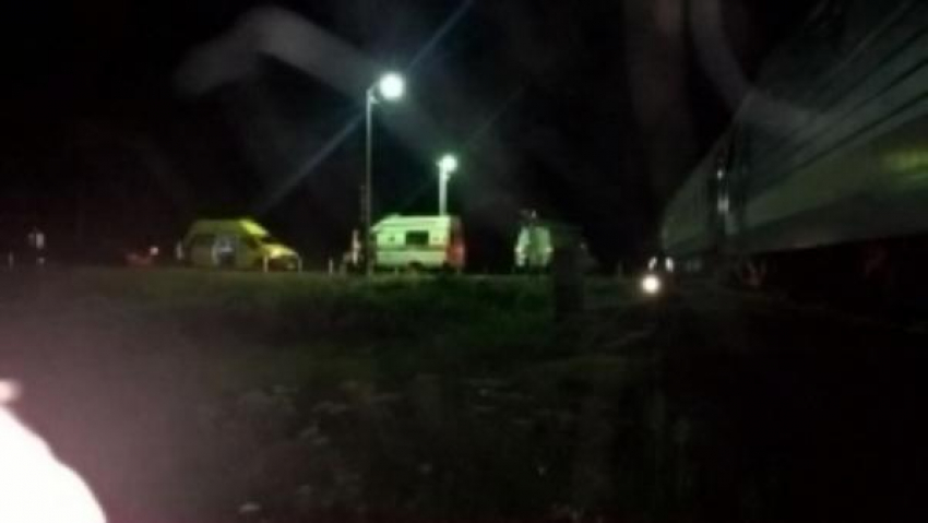 В Кореновске на ж/д переезде столкнулись поезд и легковой автомобиль