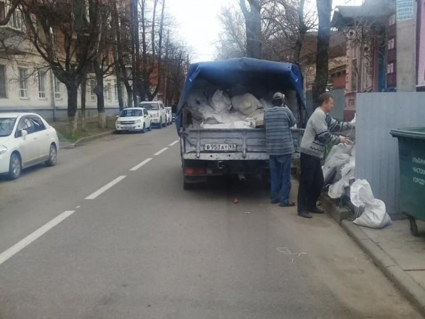 Преступление и наказание: за свалку мусора в Краснодаре владельца авто привлекут к ответственности