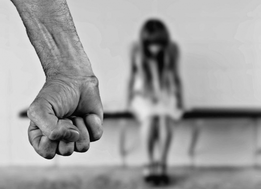 В Краснодаре за сексуальное насилие над школьницами задержан мужчина 