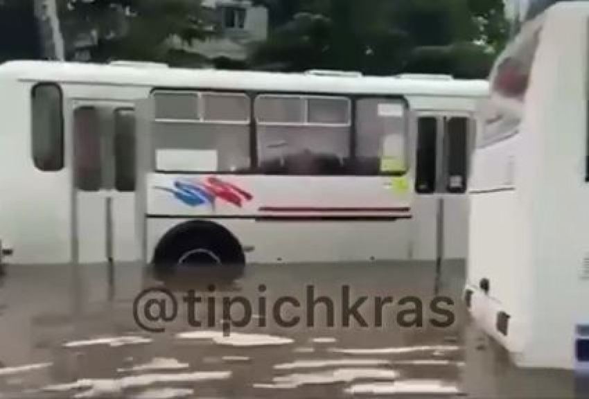 В Туапсинском районе продолжается эвакуация жителей: подтоплена поликлиника, действует режим ЧС