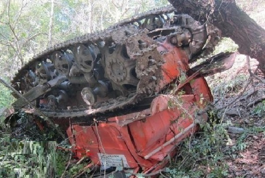 В Белореченском районе разбился водитель перевернувшегося трактора