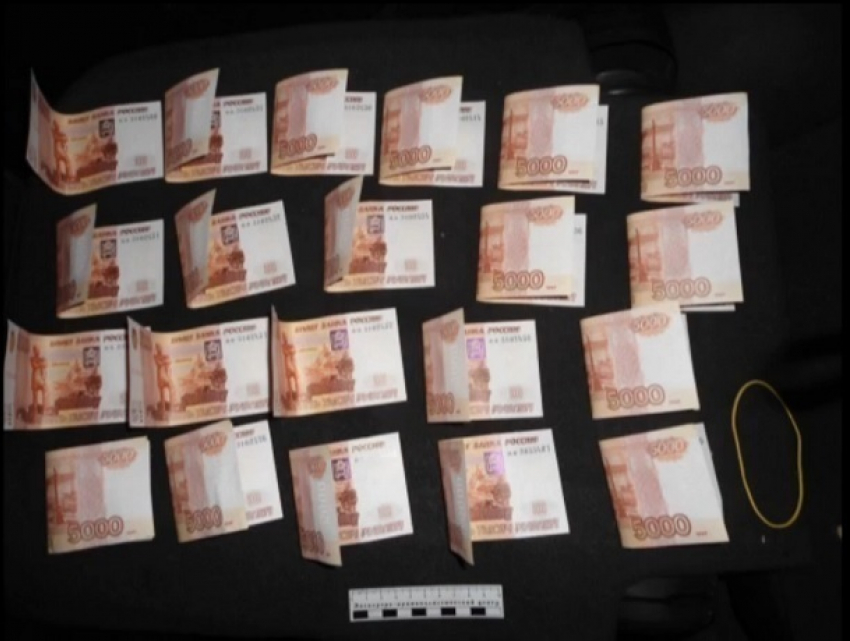 Жители Новороссийска расплачивались фальшивыми деньгами 
