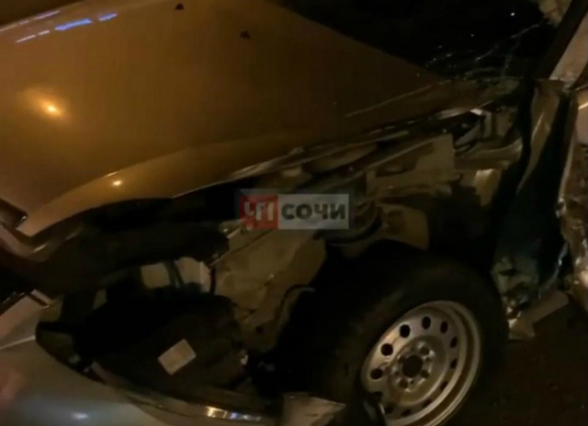 В Сочи произошла авария с участием автомобиля Росгвардии