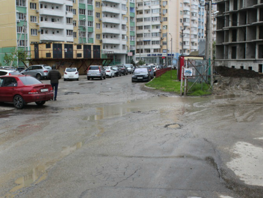 При возведении 16-этажек рабочие разрушили дороги в Краснодаре