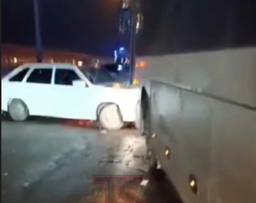 В Краснодаре автобус попал в ДТП с шестью авто: видео
