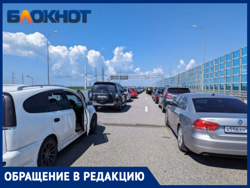 «Это просто невыносимо»: многокилометровая пробка перед Крымским мостом стала испытанием для людей и машин