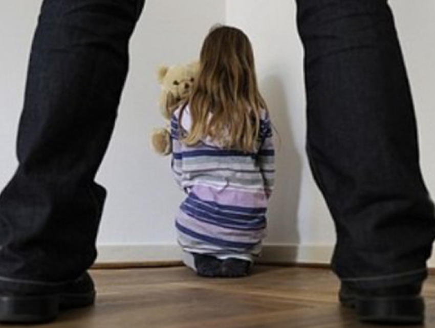 В Новороссийске женщина обвинила родственника в сексуальном домогательстве к 7-летней девочке