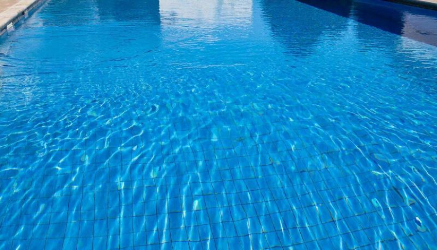 Мама заразившейся грибком в бассейне девочки из Краснодара достучалась до Бастрыкина