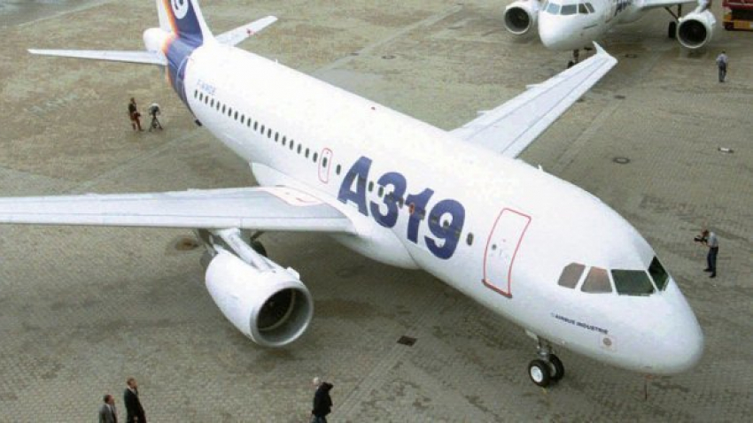  В Петербурге из-за столкновения самолета с погрузчиком багажа отложили рейс до Сочи 