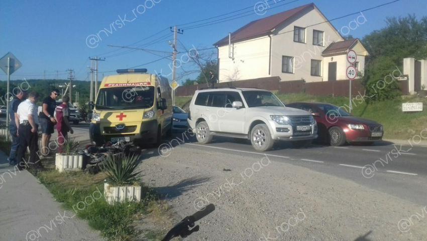 Пьяного мотоциклиста сбил внедорожник под Новороссийском