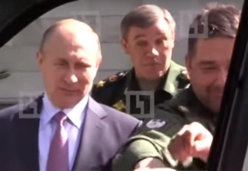 Путина рассмешила оторванная ручка от УАЗ «Патриот»