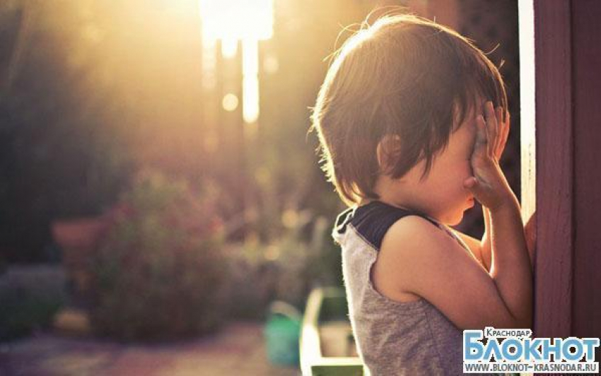 Жительница Краснодара пыталась продать своего маленького сына