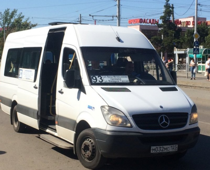  «Мужчиной будь», – водитель маршрутки в Краснодаре выгнал женщину с ребенком из-за отсутствия налички 