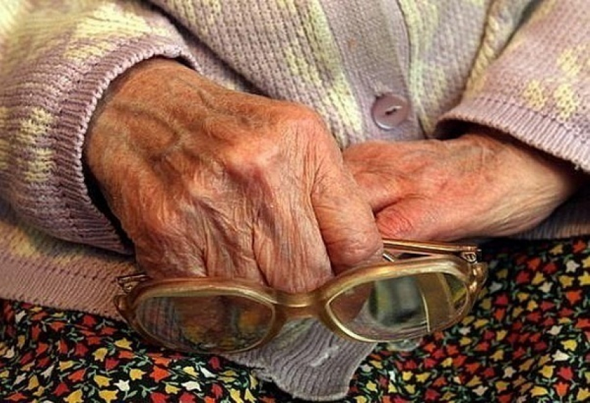 На Кубани внучка украла деньги бабушки, спрятанные под матрасом