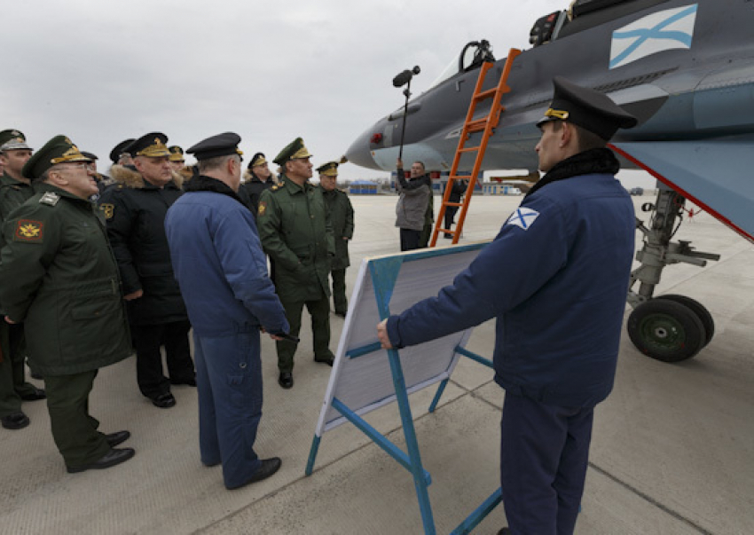 Министр обороны Шойгу проверил строительство тренировочного аэродрома в Ейске