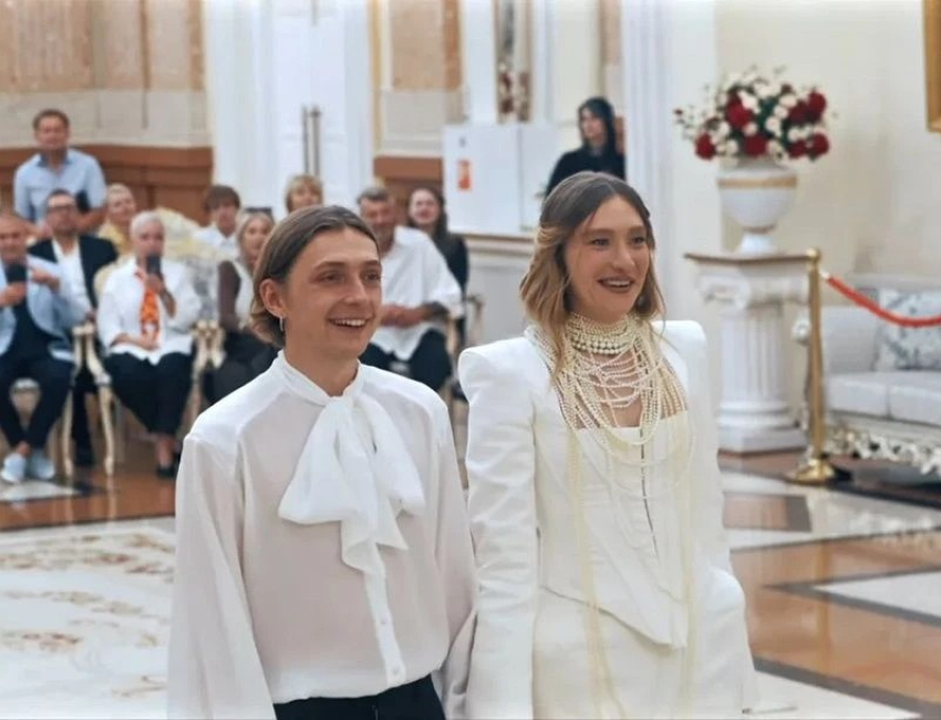 Модель Мария Миногарова и актёр Александр Горчилин отмечают годовщину свадьбы