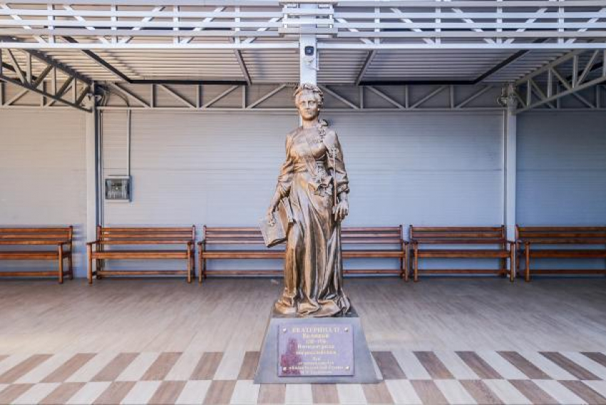 Памятник Екатерине Великой установили в аэропорту Краснодара 