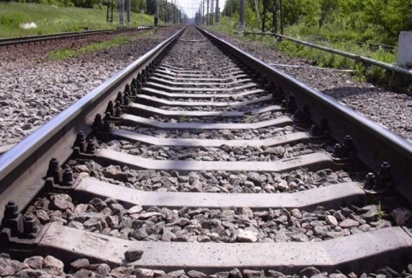 В Динском районе товарный поезд насмерть сбил пенсионера