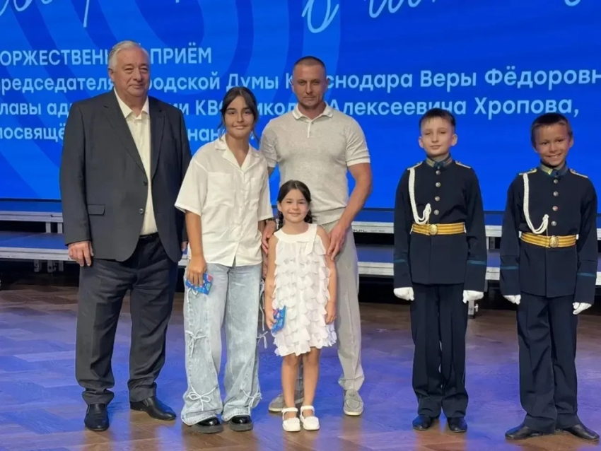 Депутаты Краснодара помогли собрать в школу детей из многодетных и малообеспеченных семей
