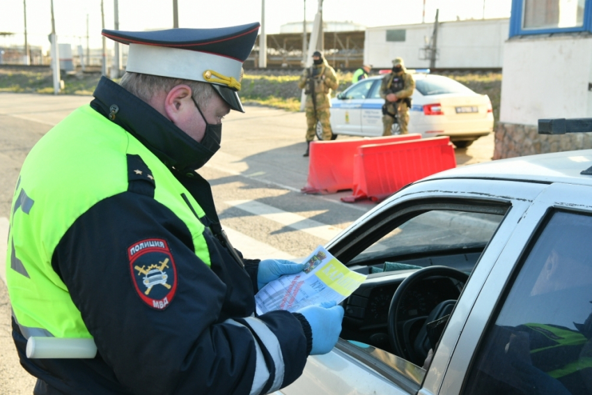 Подлинность спецпропусков в Краснодаре начали сверять с электронной базой данных