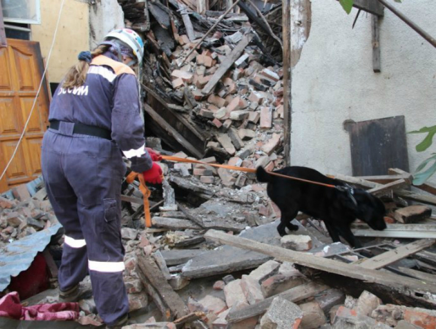 Власти Сочи объяснили, почему рухнул дом, где погиб человек: жильцы сами не хотели переезжать из ветхого жилья