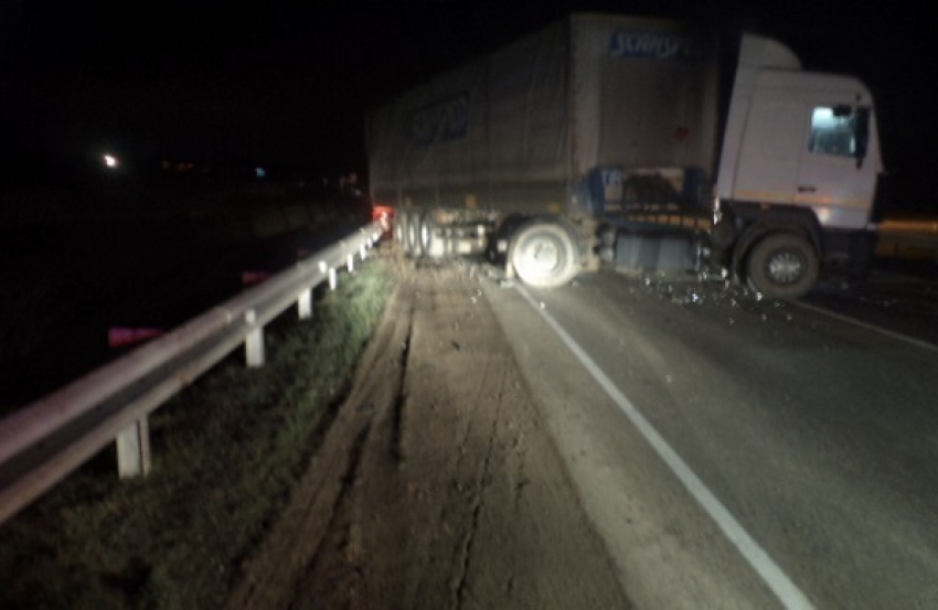 На Кубани Hyundai врезался в грузовик