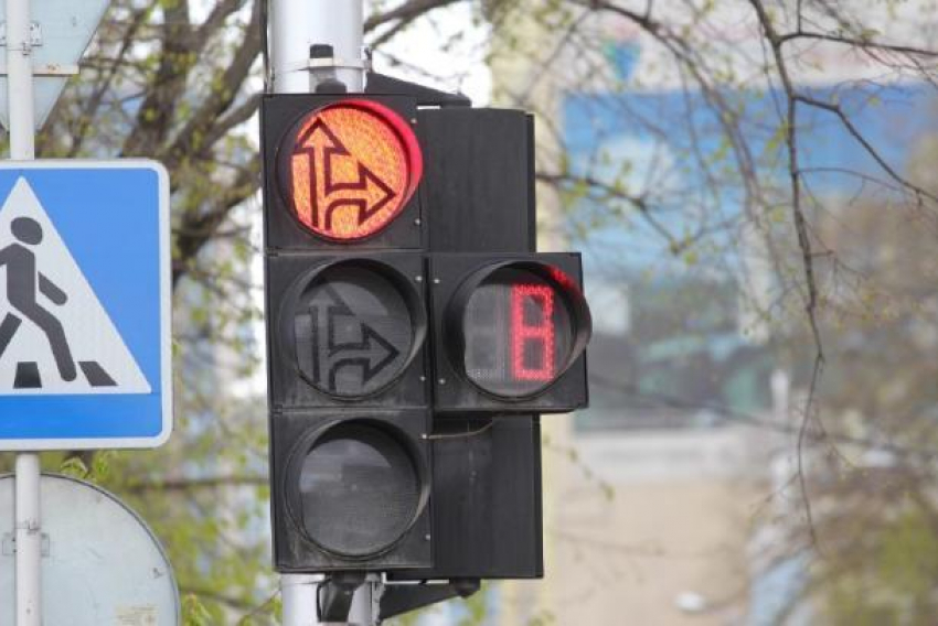 На шести аварийных участках в Краснодаре появятся светофоры