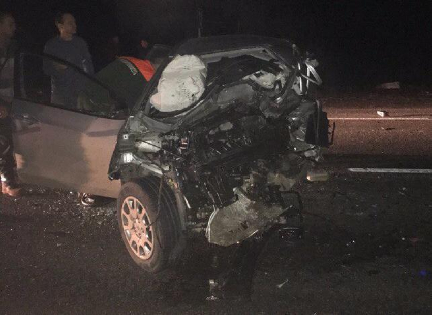 "Без шансов": в ночной аварии на Кубани столкнулись три автомобиля