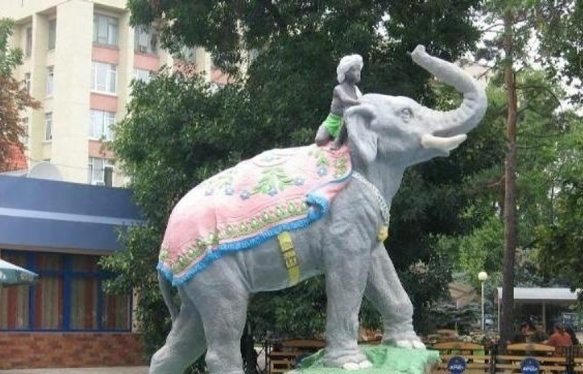 В Краснодаре откроют скульптуру «Мальчик на слоне» 1 мая 