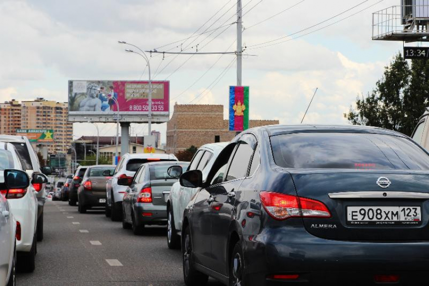В Краснодаре перестали покупать новые автомобили