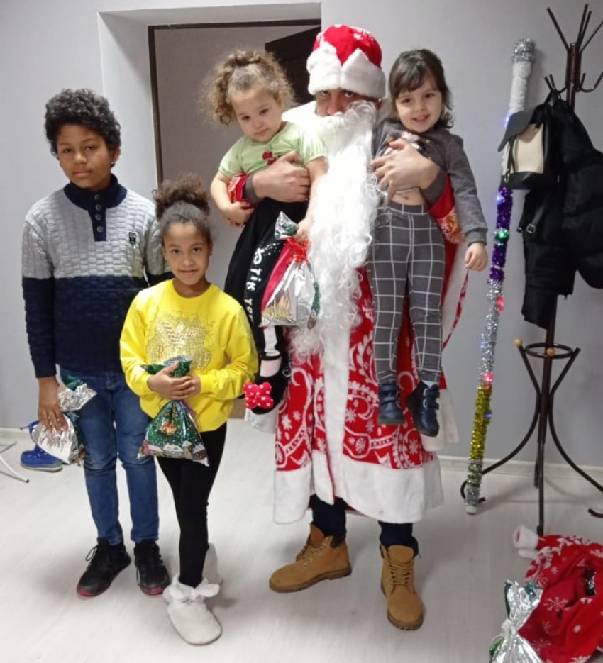 Реставратор из Краснодара 8 лет перевоплощается в Деда Мороза для детей из бедных семей
