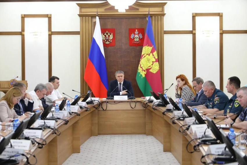 Матросы-спасатели следят за безопасностью на пляжах Кубани в курортный сезон