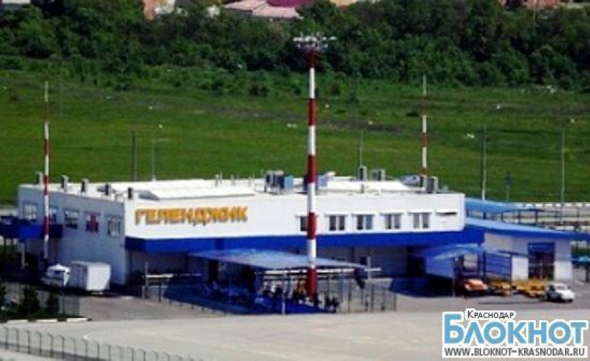 Геленджикский аэропорт наладил работу после крушения вертолета Ми-8 на его территории