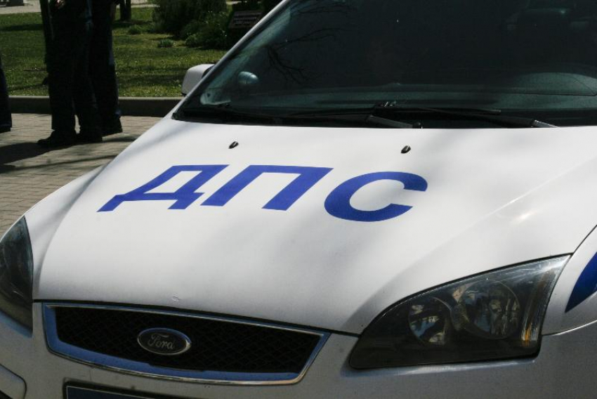 В Краснодаре произошло ДТП с грузовиком и такси