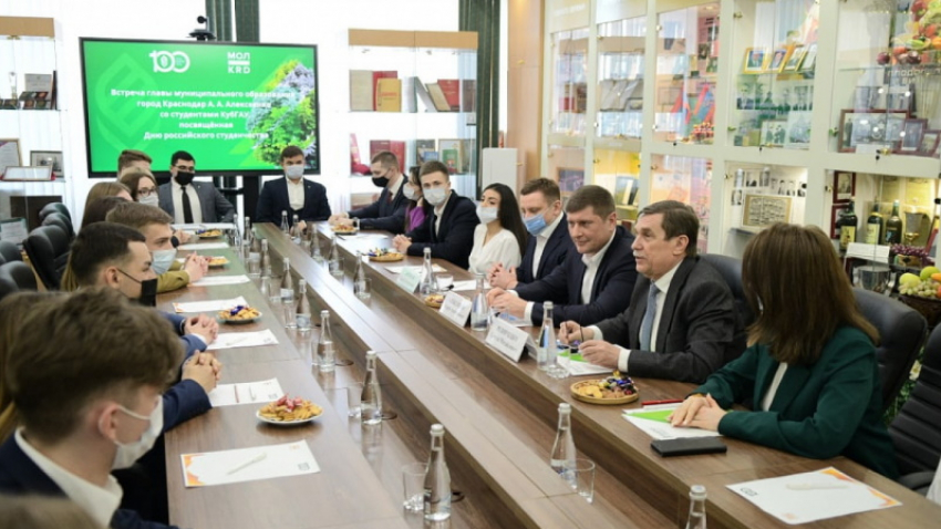 Мэр Краснодара повысил стипендию студентам на 2 тысячи рублей