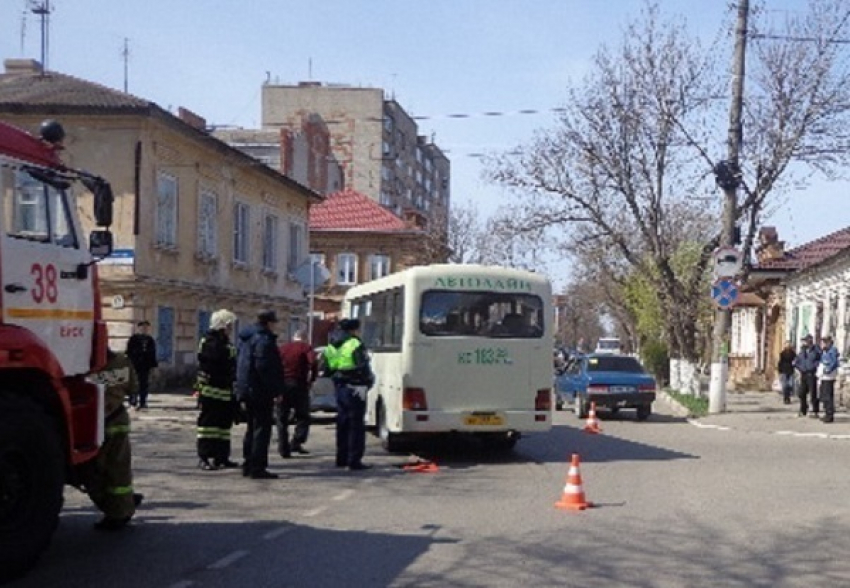 В Ейске пенсионер на «Запорожце» врезался в автобус