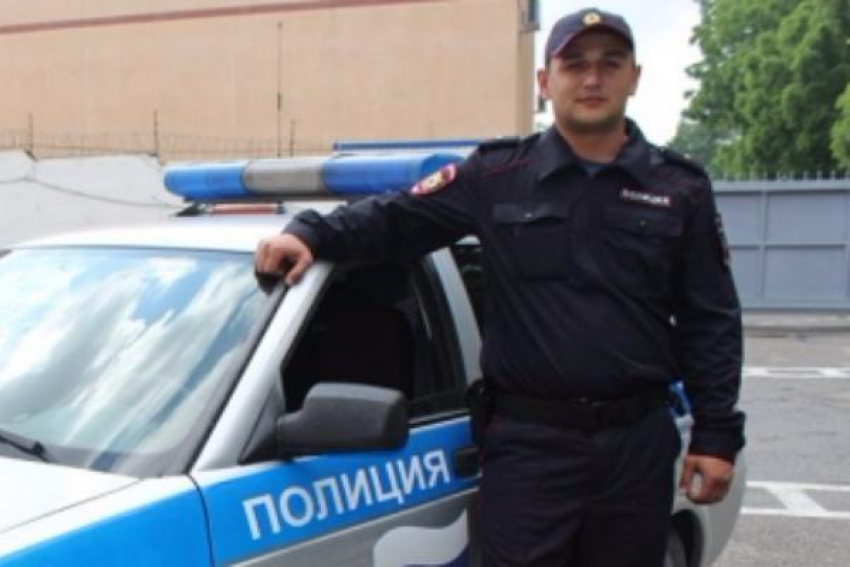 Во время новороссийского потопа полицейский спас беременную женщину и ребенка