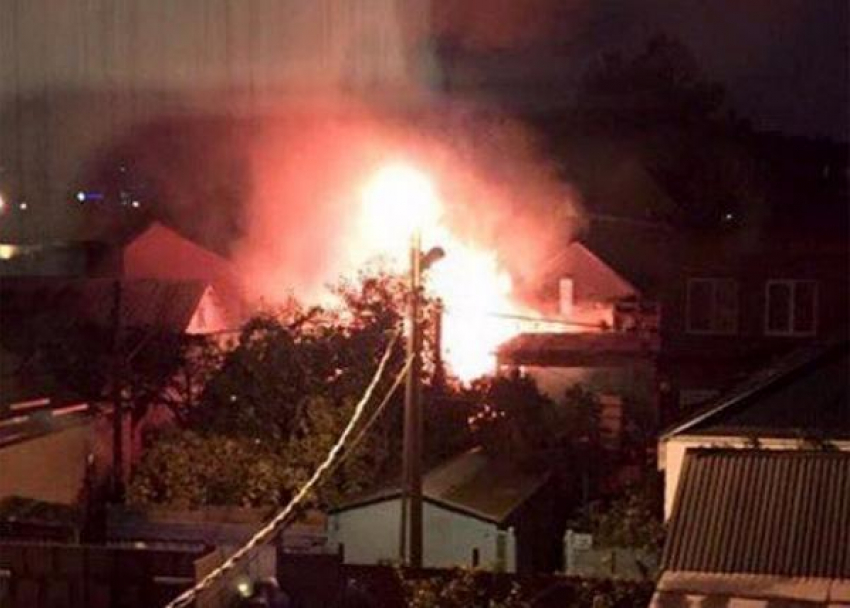 В частном жилом доме в центре Краснодара произошел пожар