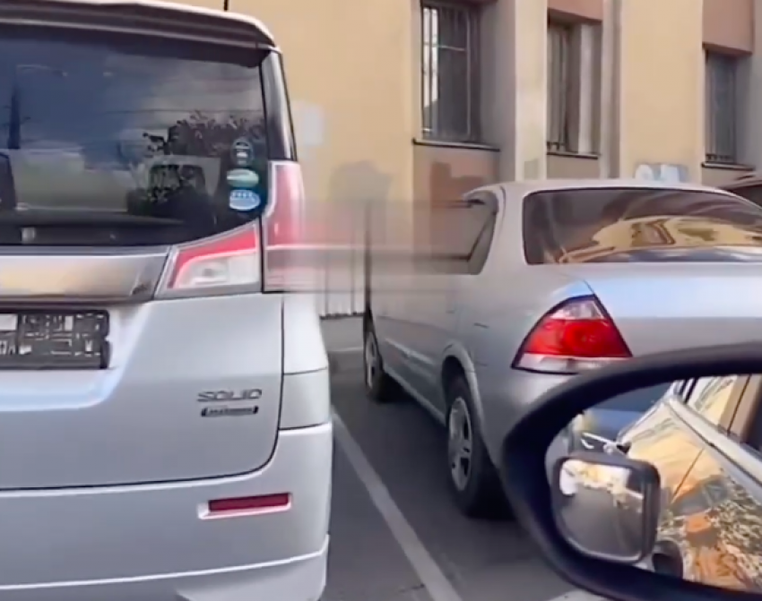 В Краснодаре водители снимают госномера, чтобы не платить за парковку