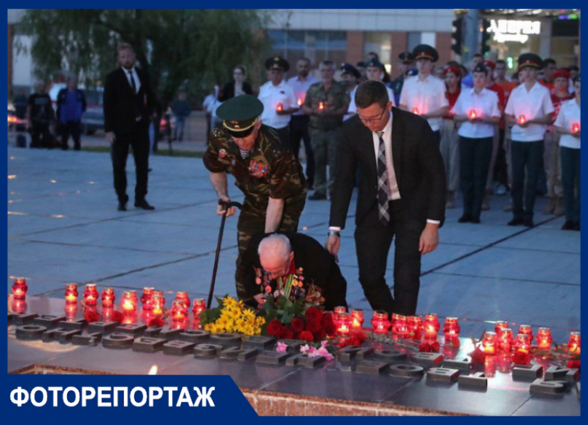 Ветеран упал на колени у Вечного огня: в Краснодаре прошла акция «Свеча памяти"