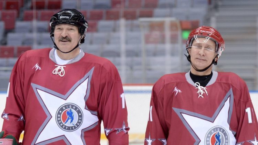  Путин и Лукашенко сыграли в хоккей в Сочи 
