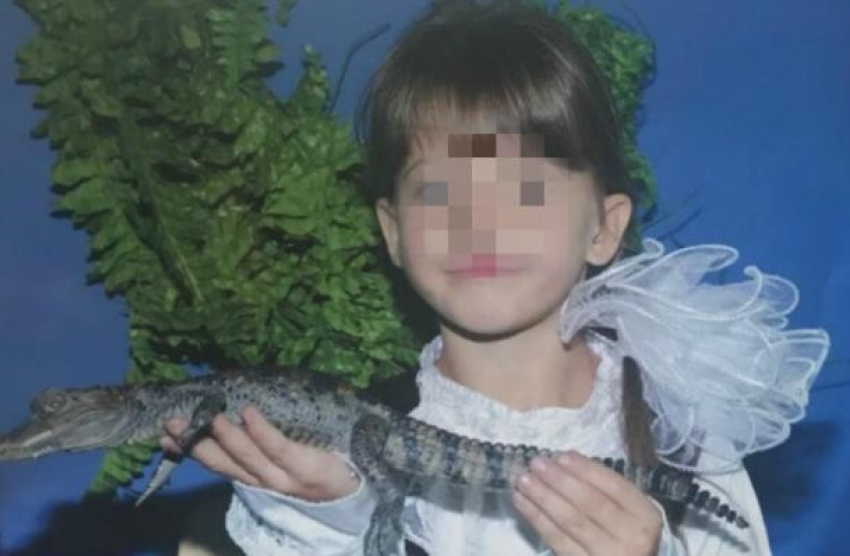  На Кубани девочку, которую нашли в выгребной яме туалета, изнасиловал сосед 